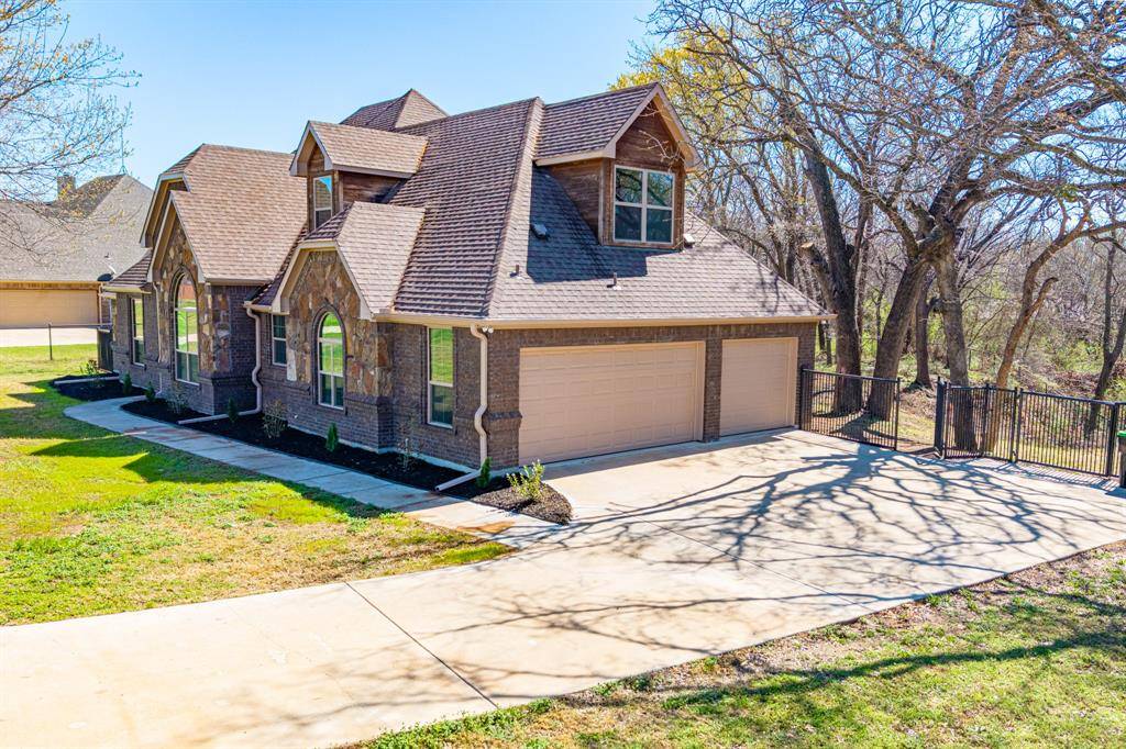 108 Winding Way, Azle, TX 76020