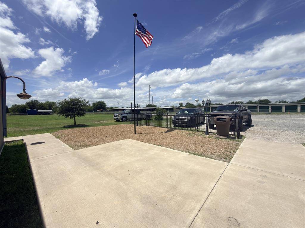 8806 Fm 751, Quinlan, TX 75474