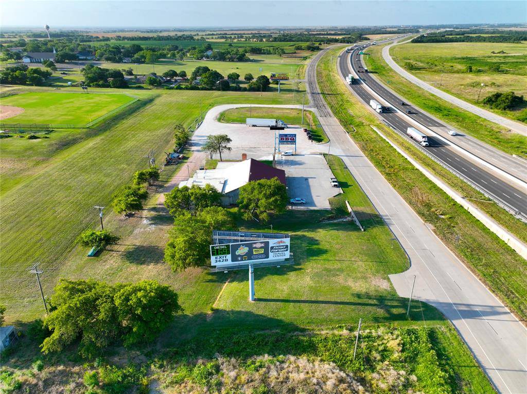 212 S Hickory Street, Abbott, TX 76621