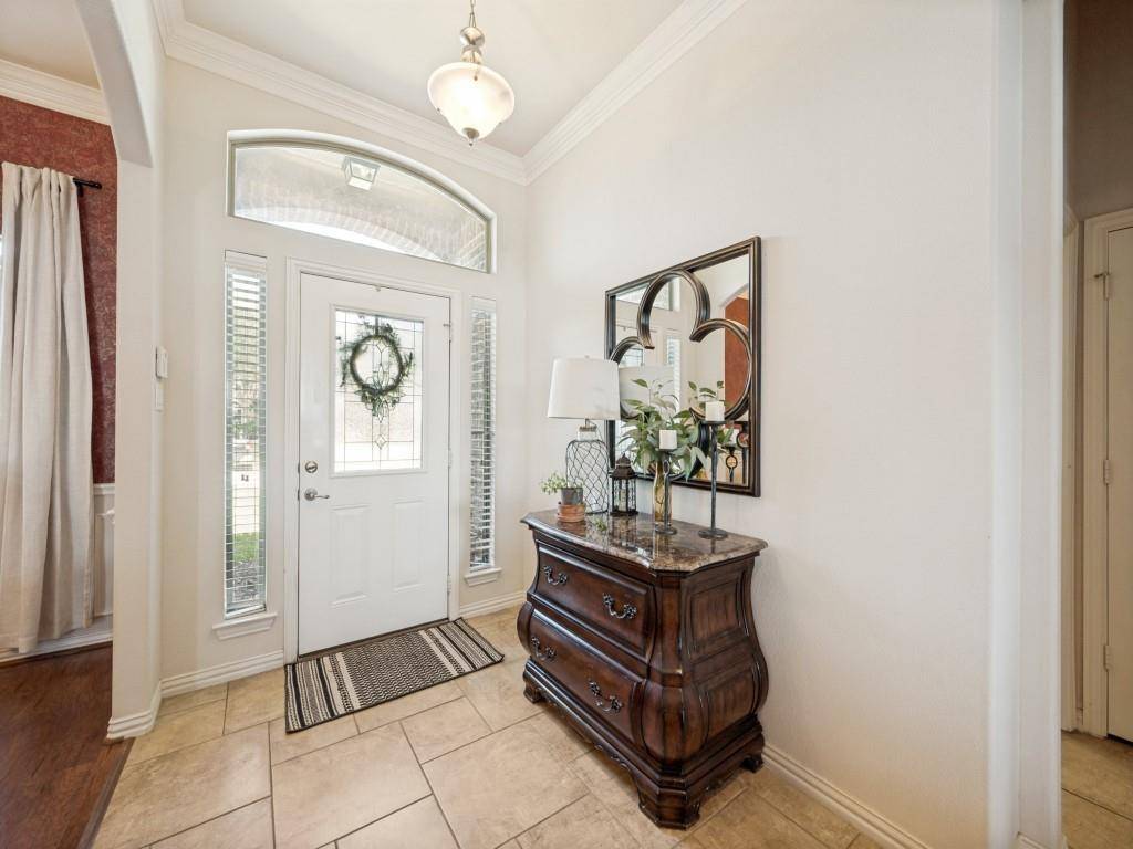8115 Oak Hollow Drive, Arlington, TX 76001