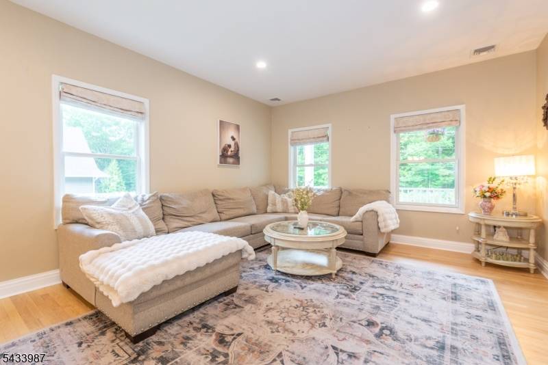 88 Mathews Ave, Riverdale Boro, NJ 07457