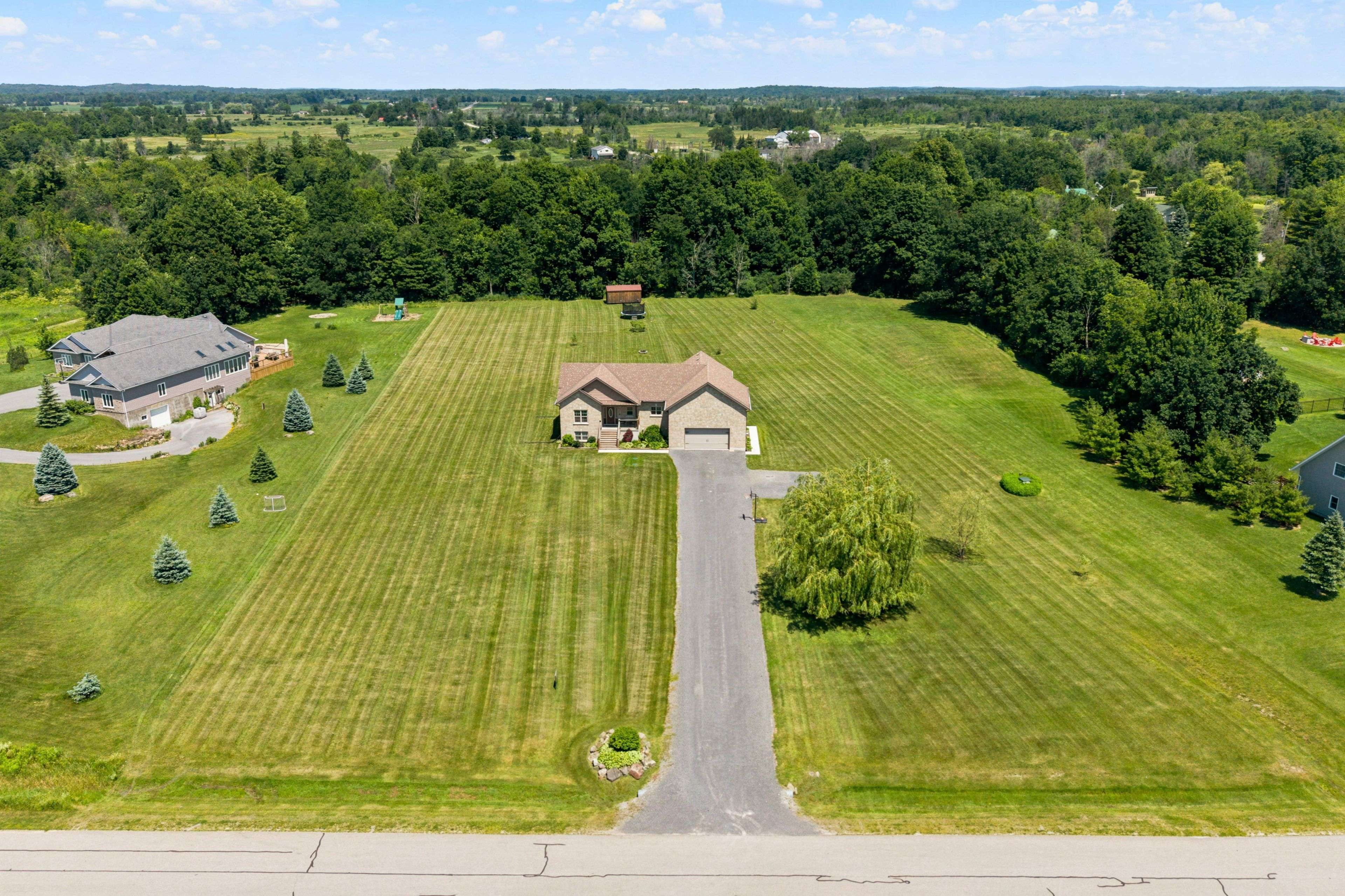 11 Dawson DR, Gananoque, ON K7G 2V4