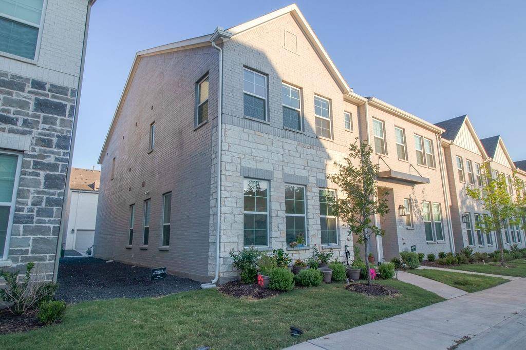 9923 Schramm Street, Irving, TX 75063