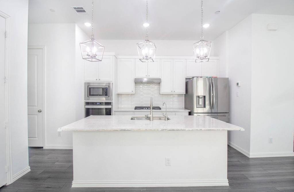 9923 Schramm Street, Irving, TX 75063