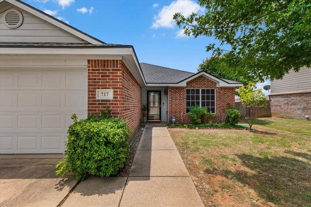 717 Partridge Drive, Saginaw, TX 76131