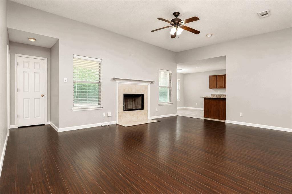 923 Fiero Drive, Arlington, TX 76001