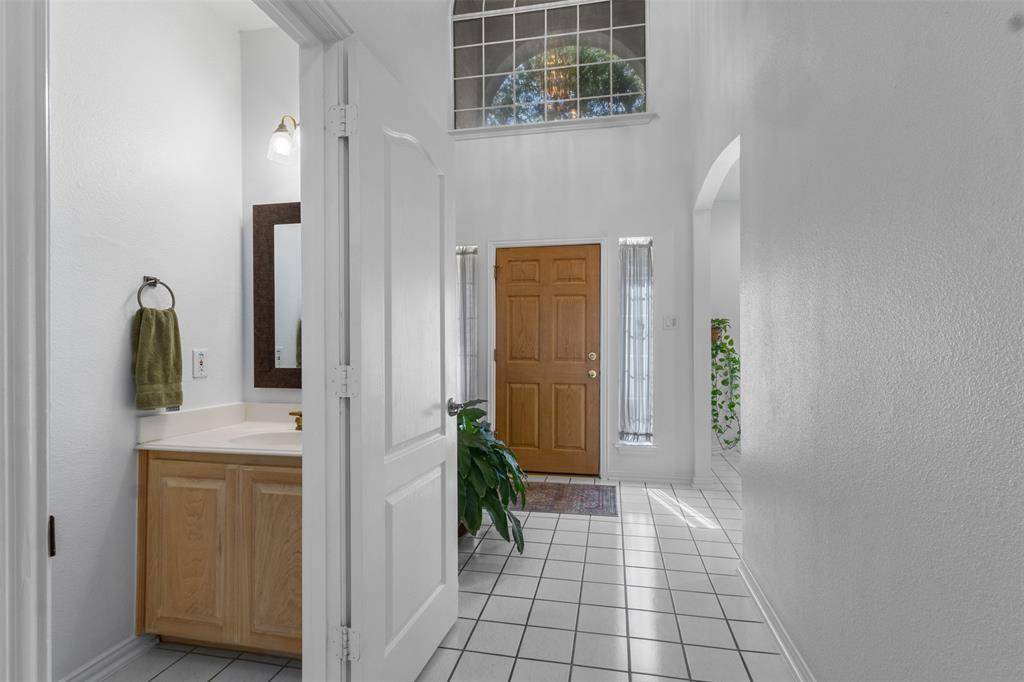 332 Kahala Drive, Dallas, TX 75218