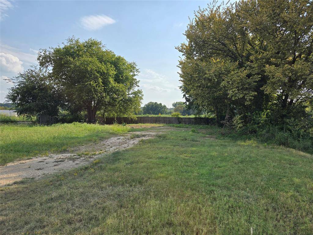 800 S Parkway Drive, Alvarado, TX 76009