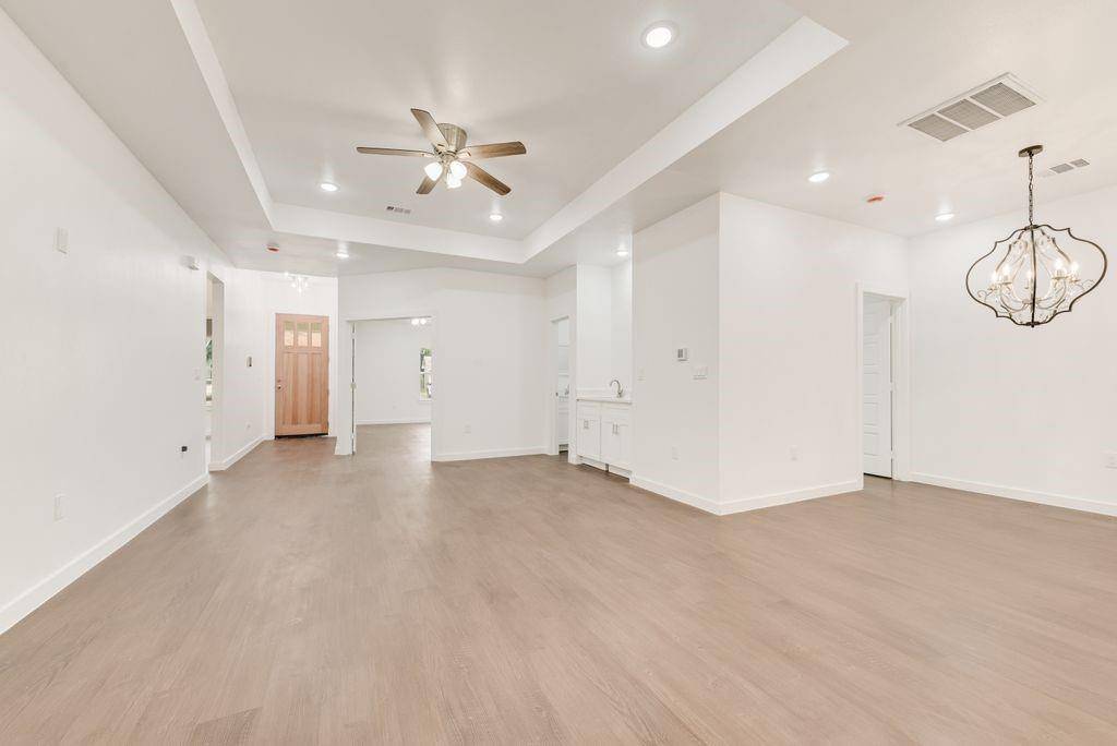 2706 Lenway Street, Dallas, TX 75215