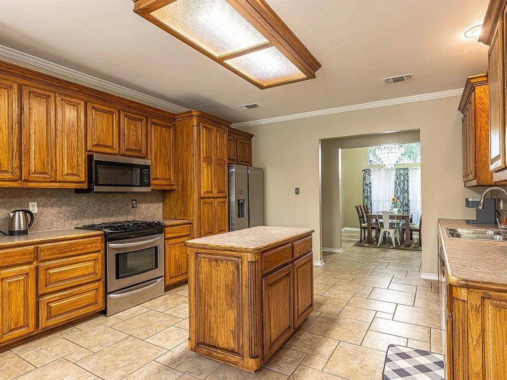 1606 S Hyde Park Avenue, Denison, TX 75020