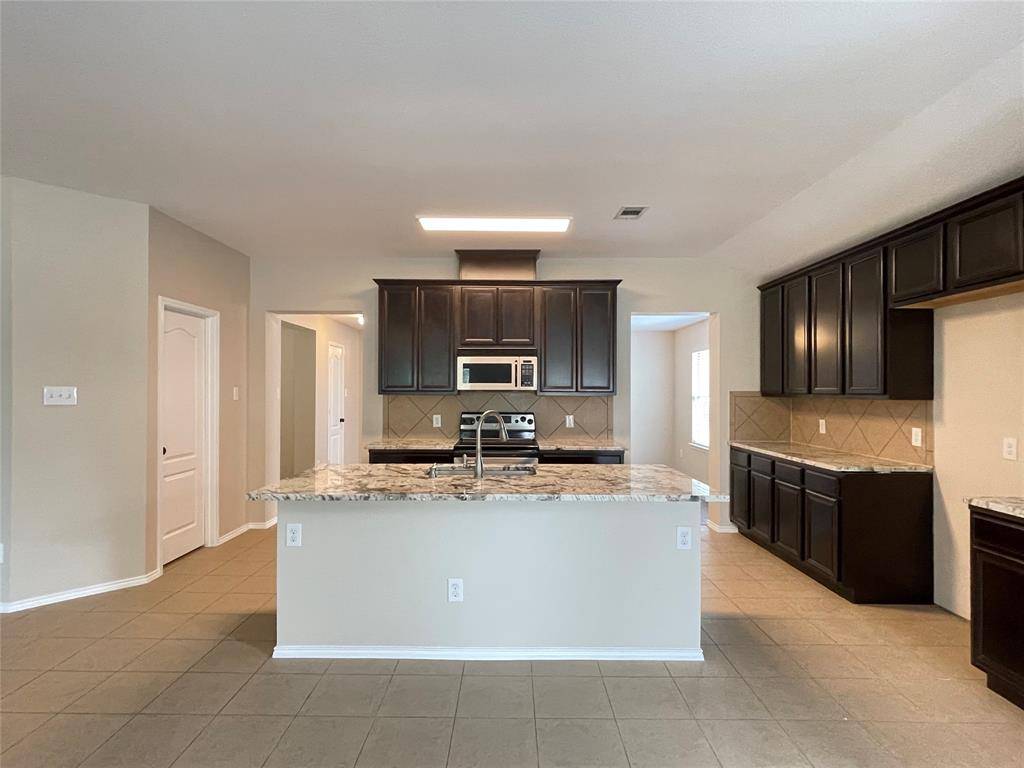 5921 Snow Creek Drive, The Colony, TX 75056