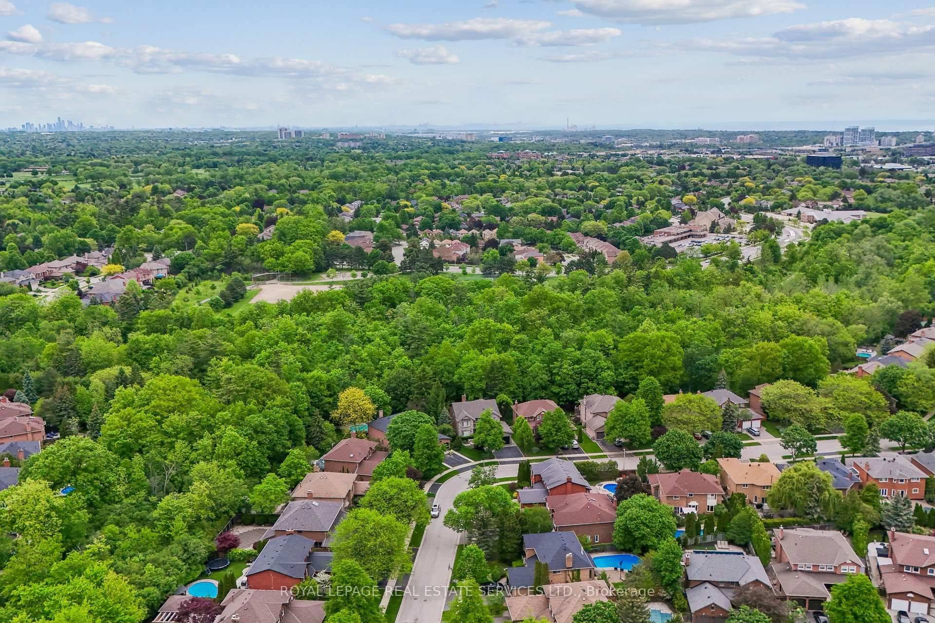 1262 Old Colony RD, Oakville, ON L6M 1J8