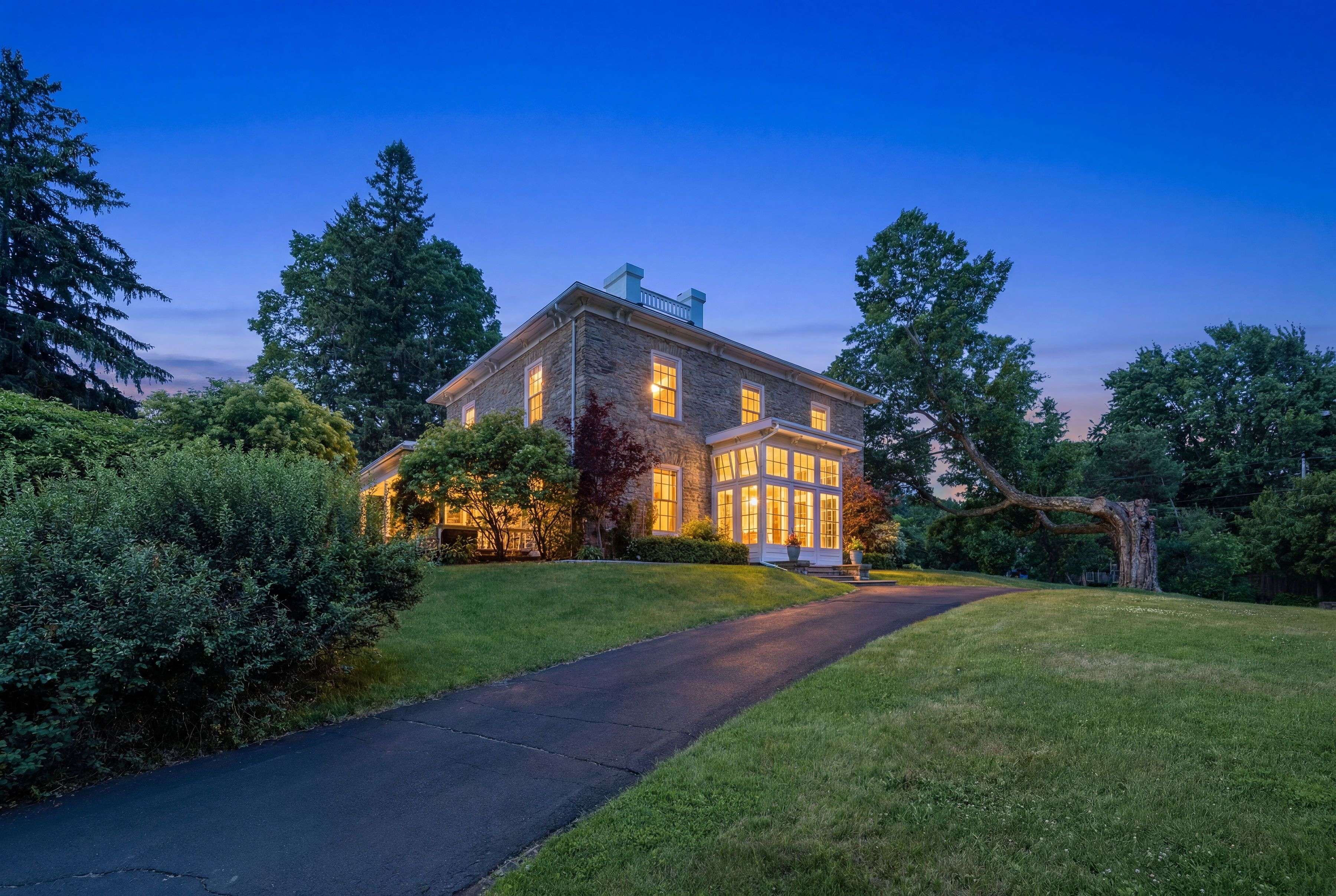 55 Cochrane DR, Brockville, ON K6V 2Y9