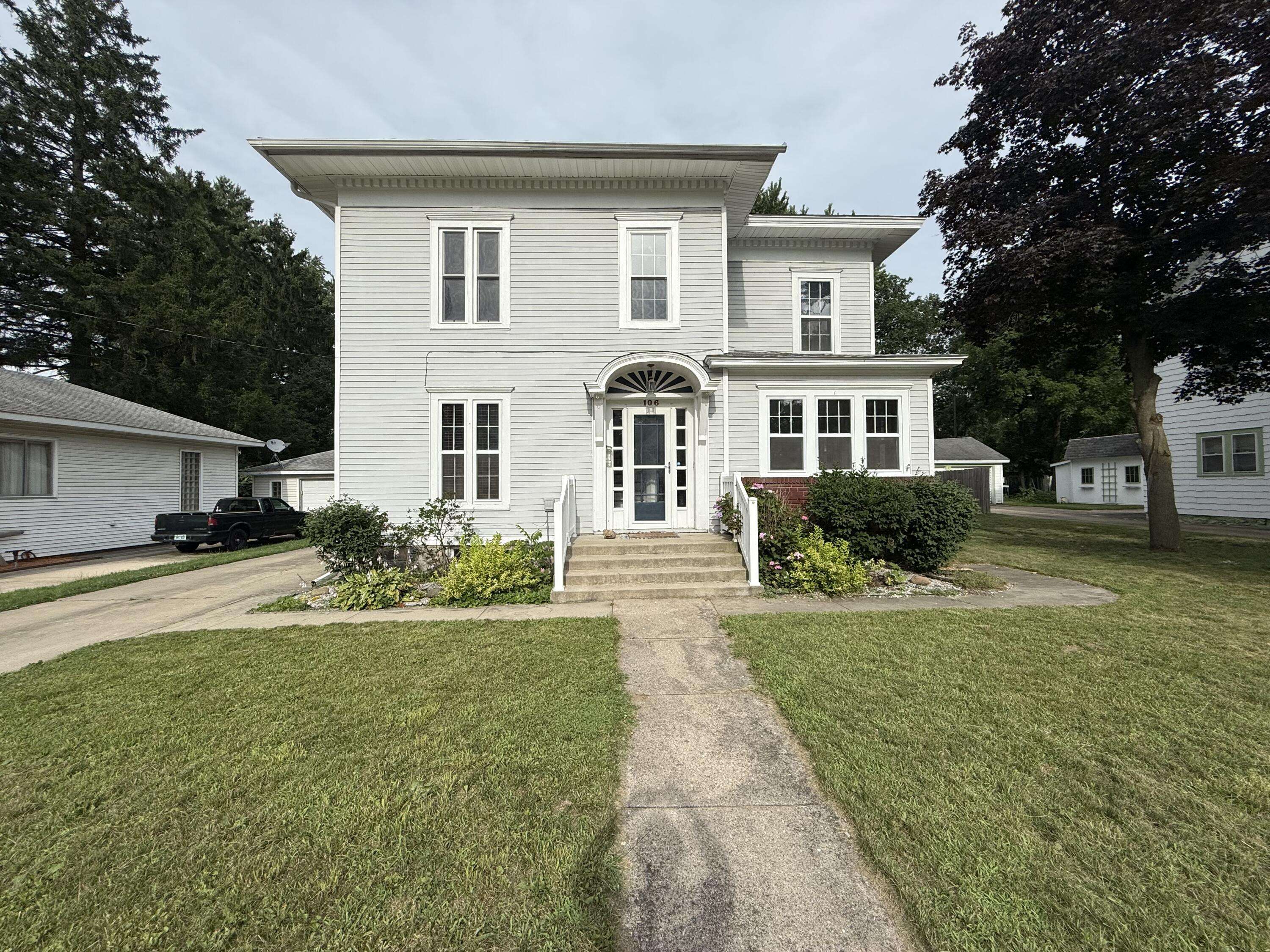 106 Hamilton ST, Dowagiac City, MI 49047