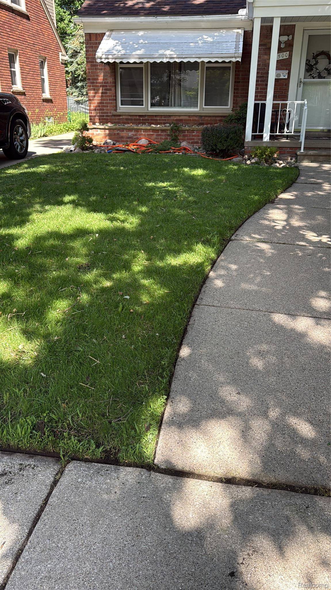 1500 Sherwood CT, Dearborn, MI 48124