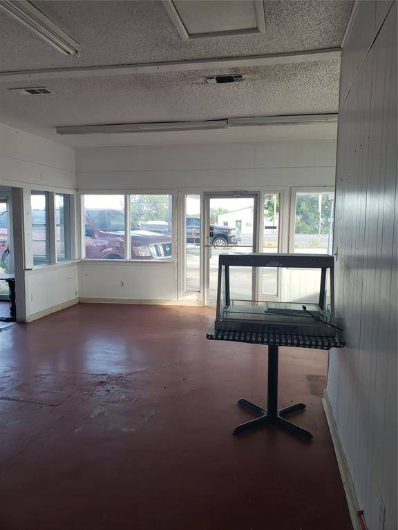 1198 E Hall Street, Bangs, TX 76823