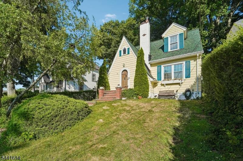 75 Rollinson St, West Orange Twp., NJ 07052