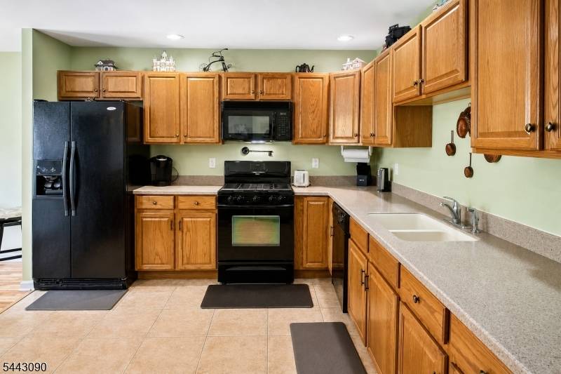 6 Peachtree Ln, Hardyston Twp., NJ 07419