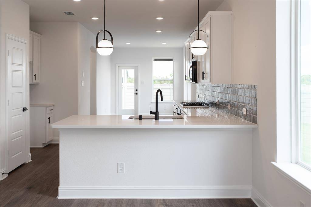 8933 Acorn Avenue, Justin, TX 76247