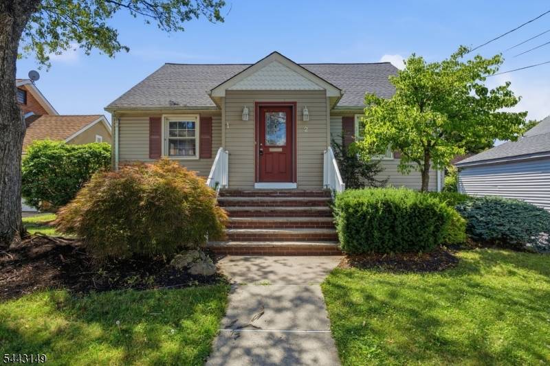 2 Oakwood Pl, North Brunswick Twp., NJ 08902