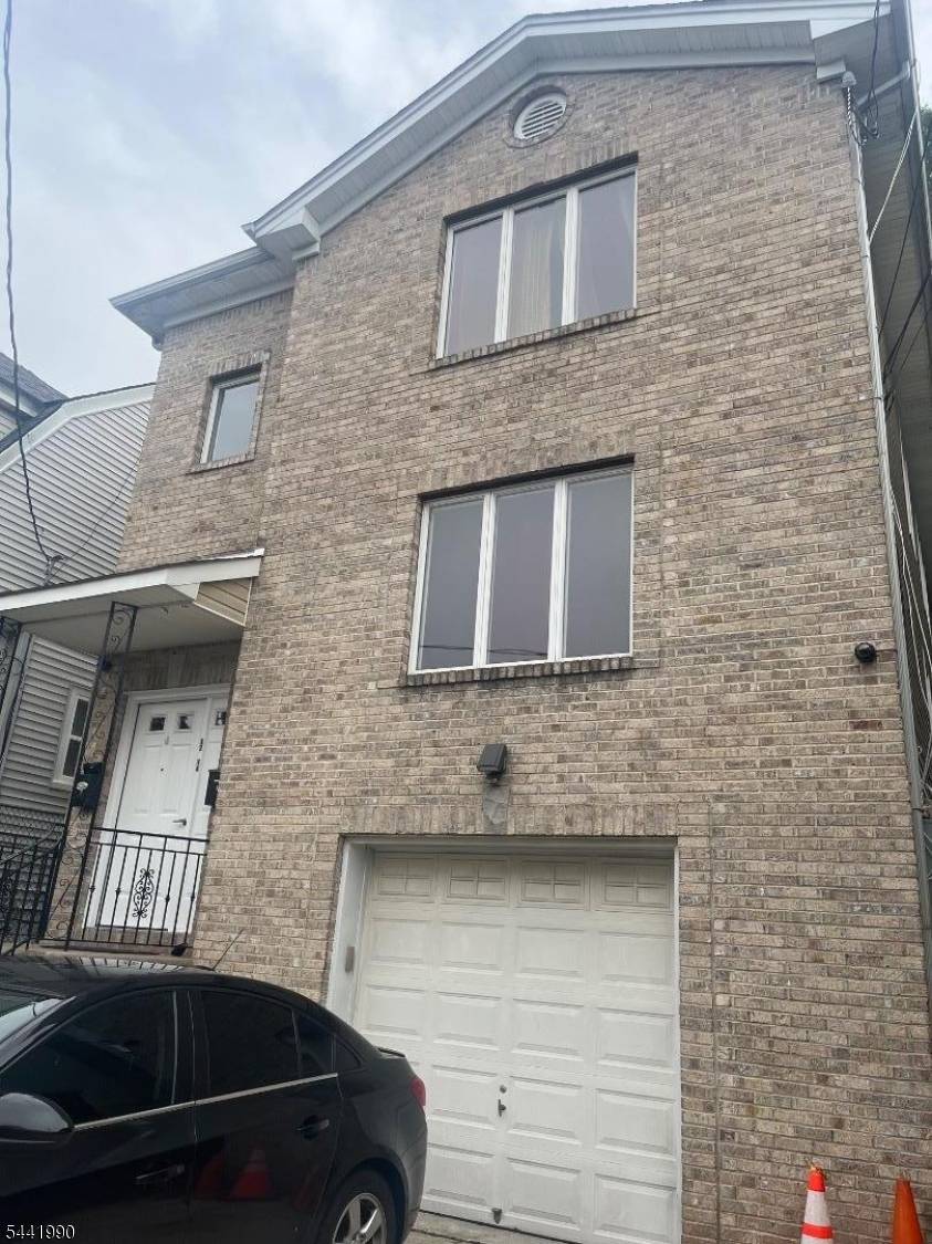 12 Cliff Hill Pl, Newark City, NJ 07106