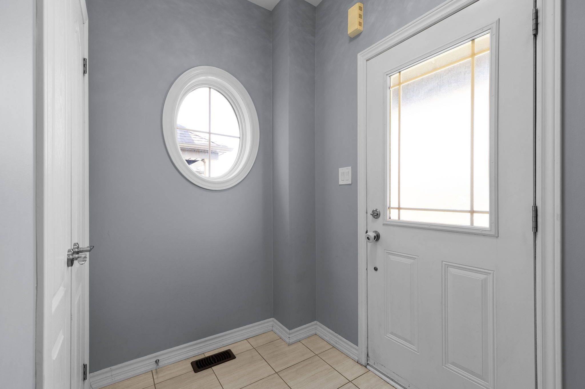 27 Cygnus CRES, Barrie, ON L4N 9C2
