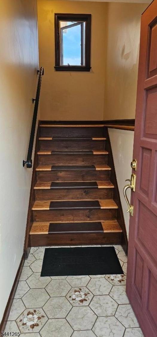 212 Falmouth Ave, Elmwood Park Boro, NJ 07407