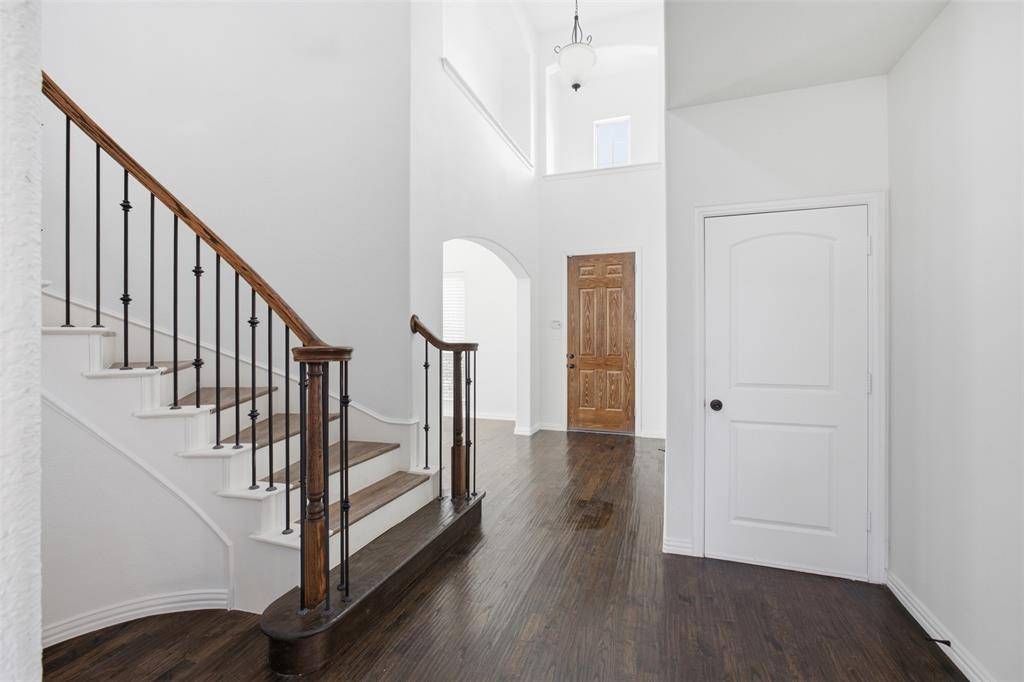 324 Enid Drive, Lewisville, TX 75056