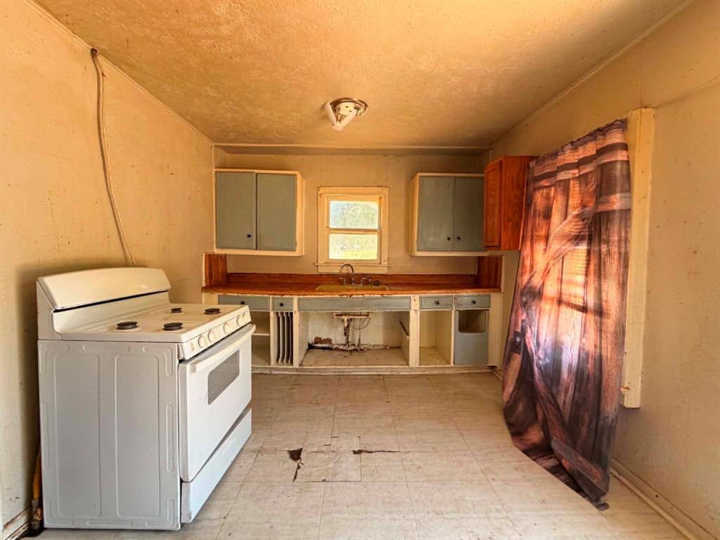 706 Ribble Road, Graham, TX 76450