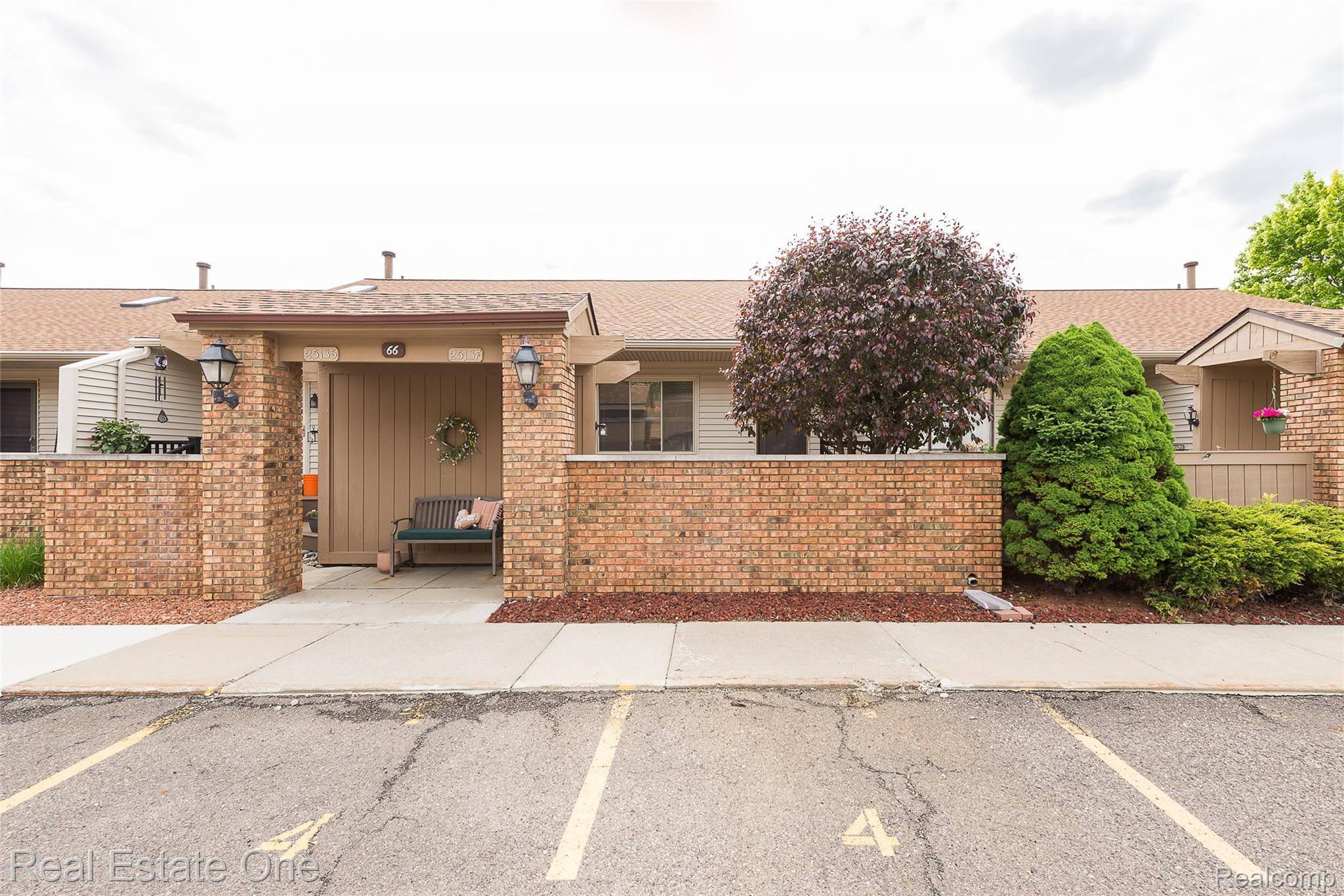 25137 Jefferson CT #4, South Lyon, MI 48178