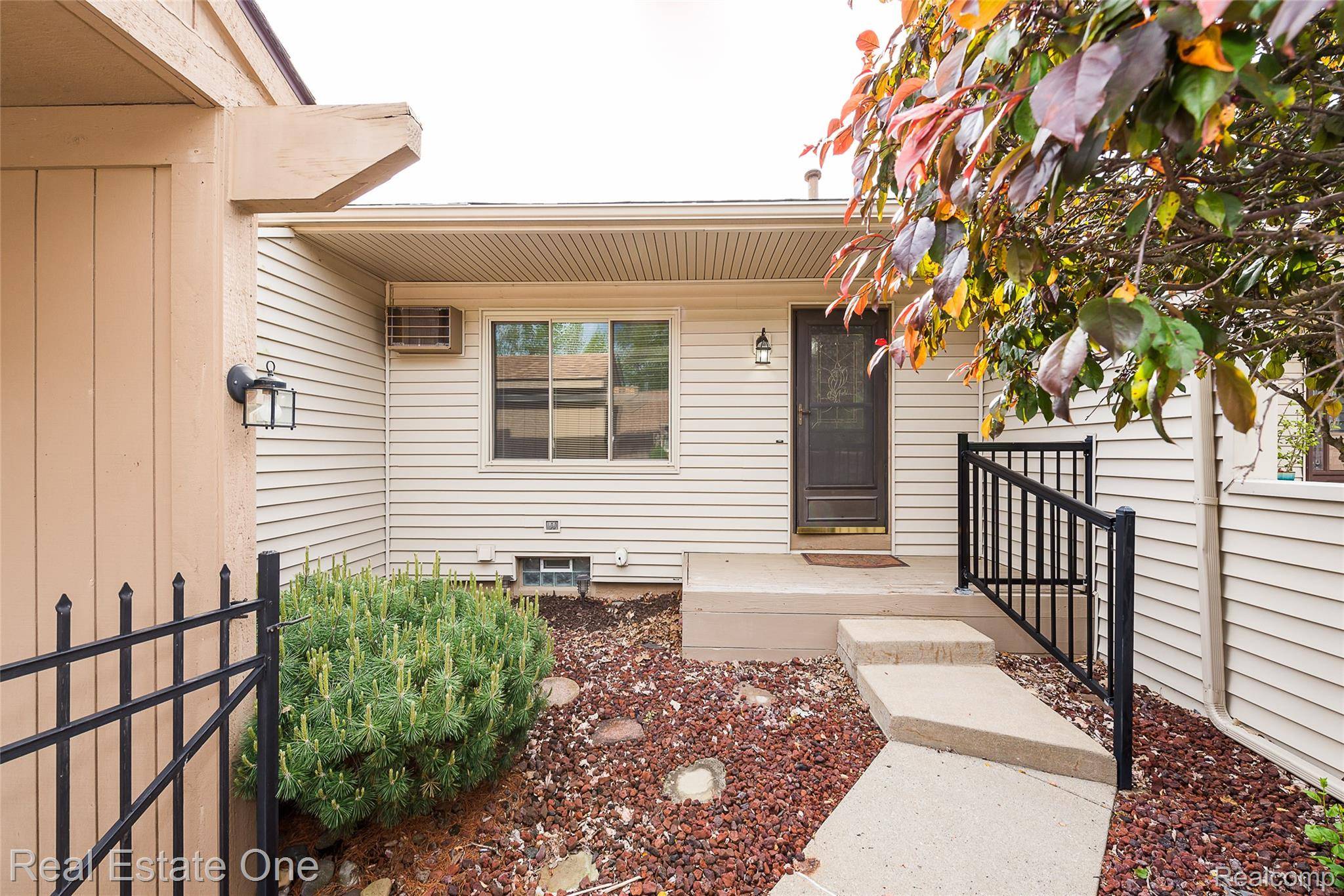 25137 Jefferson CT #4, South Lyon, MI 48178