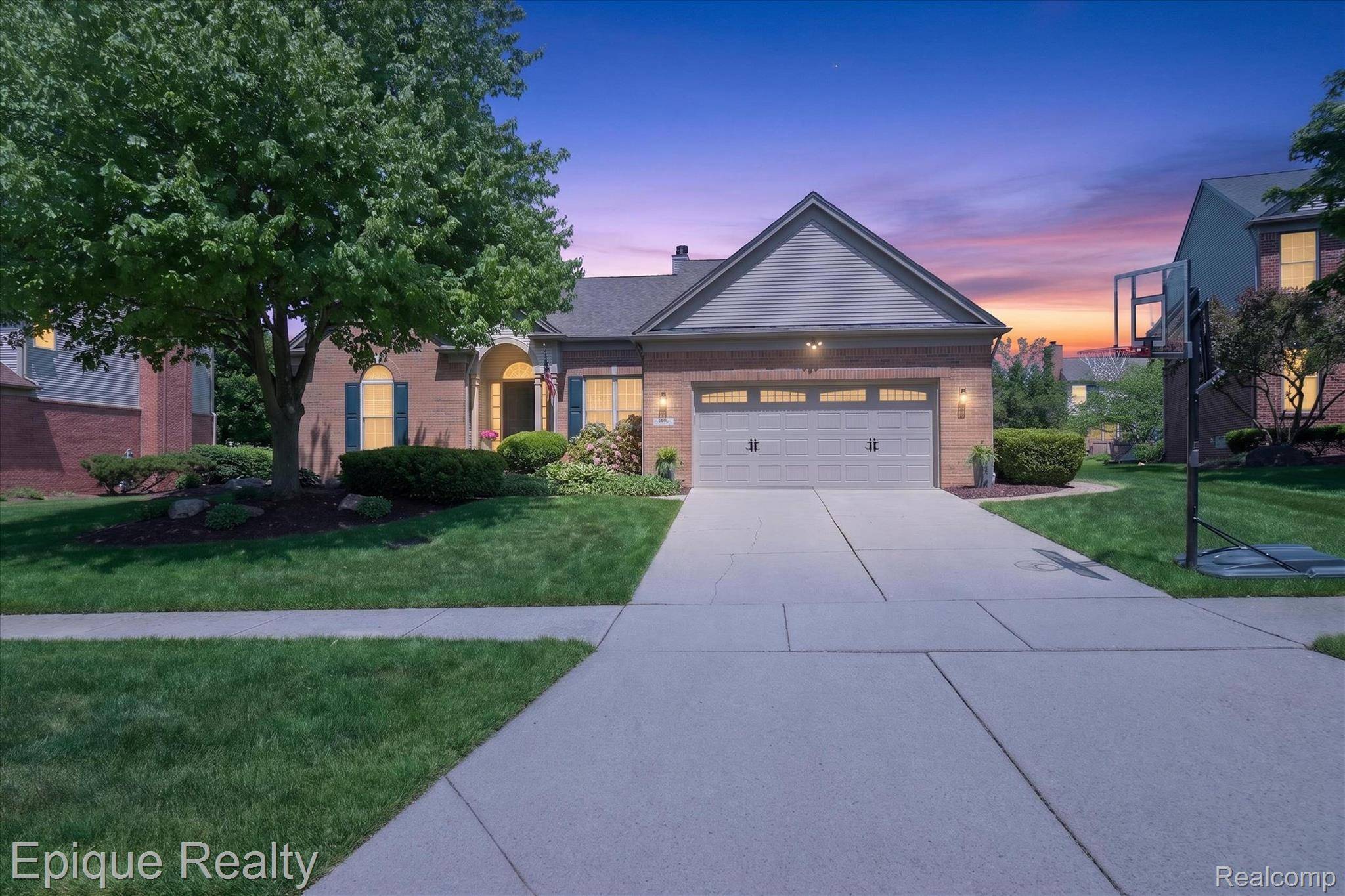 760 Caribou CT, Rochester, MI 48307