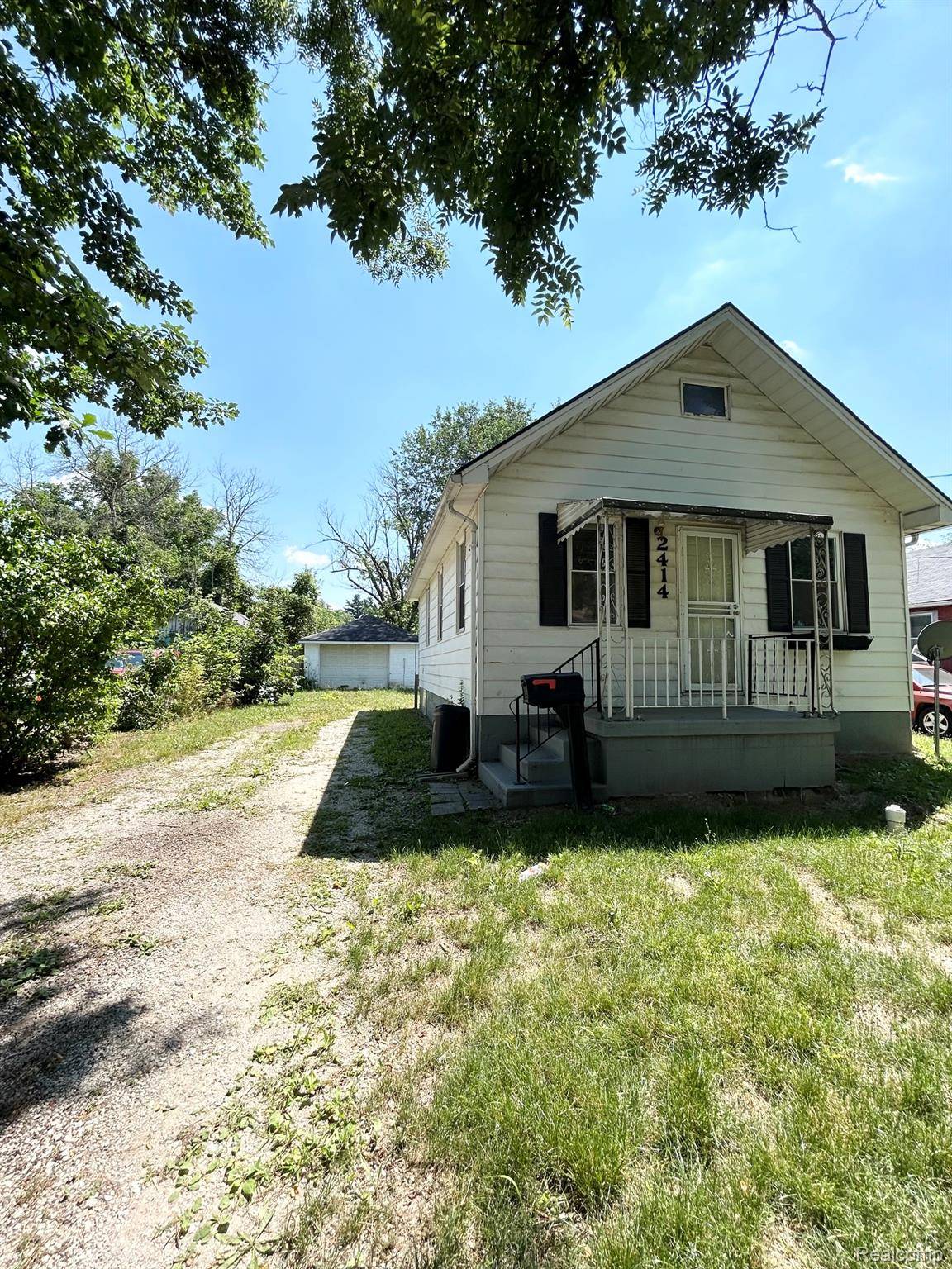 2414 Thom ST, Flint, MI 48506