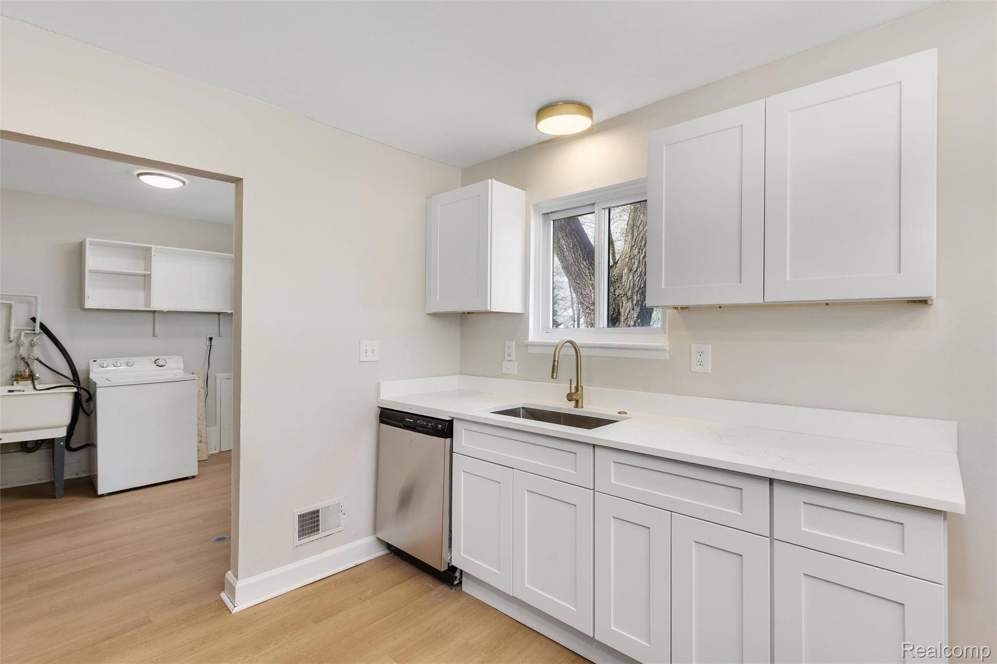 8694 Maxwell AVE, Warren, MI 48089