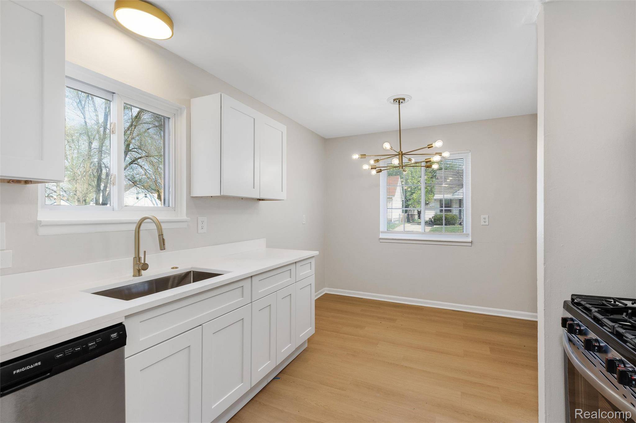 8694 Maxwell AVE, Warren, MI 48089