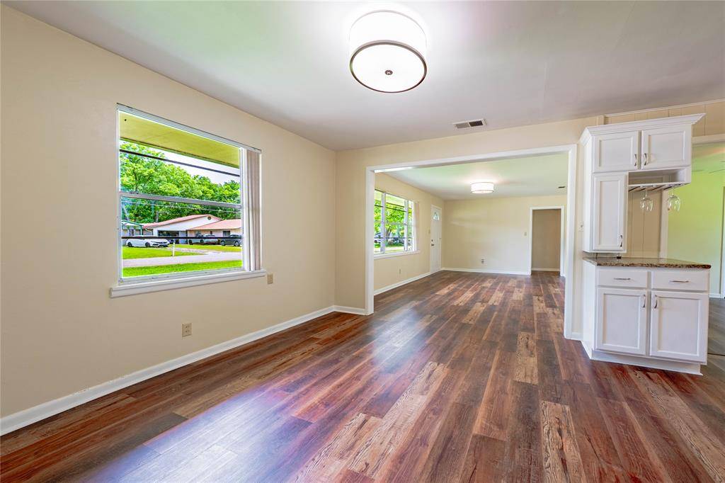 522 E Kempner Street, Mabank, TX 75147