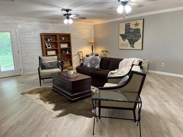 1402 Posey Brewer Road, Sunset, TX 76270
