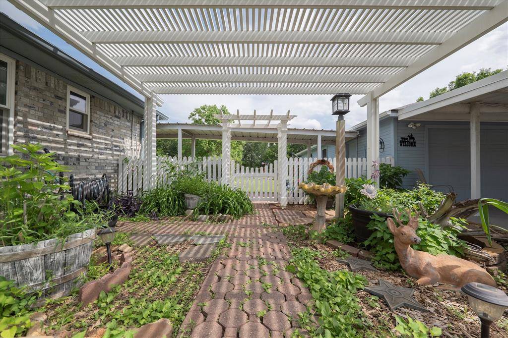 107 Fort Graham Circle, Waco, TX 76705
