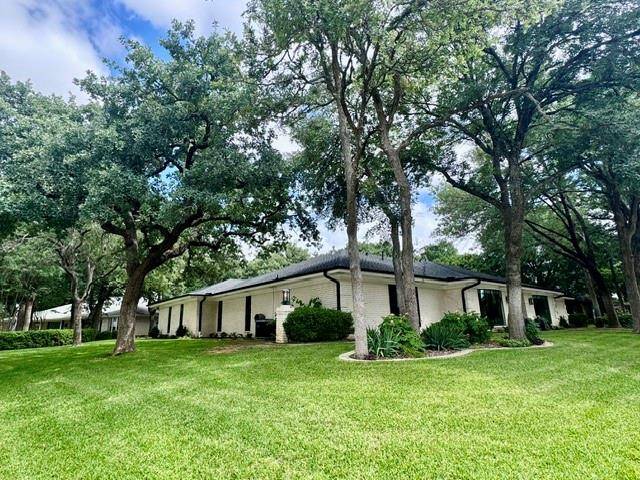 501 N Havenwood Lane, Fort Worth, TX 76112