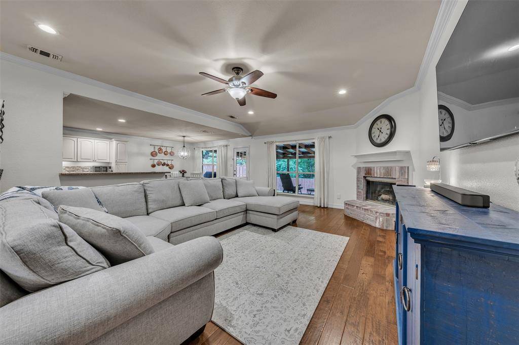 213 King Arthur Drive, Weatherford, TX 76086
