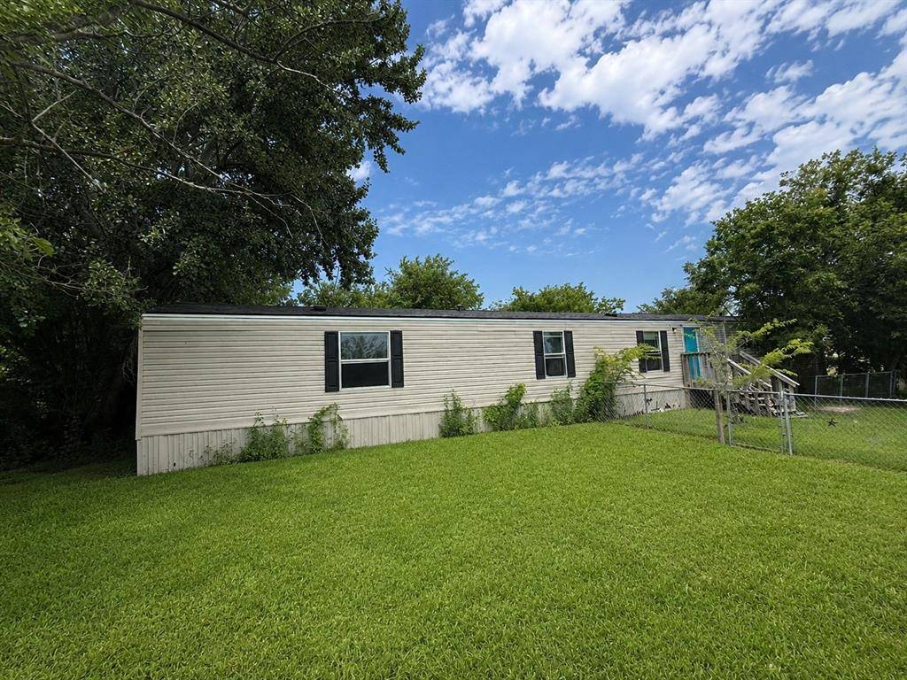 204 Mcelroy Street, Southmayd, TX 76273