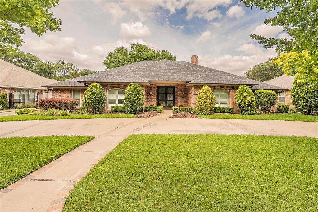 6724 Blue Meadow Drive, Fort Worth, TX 76132