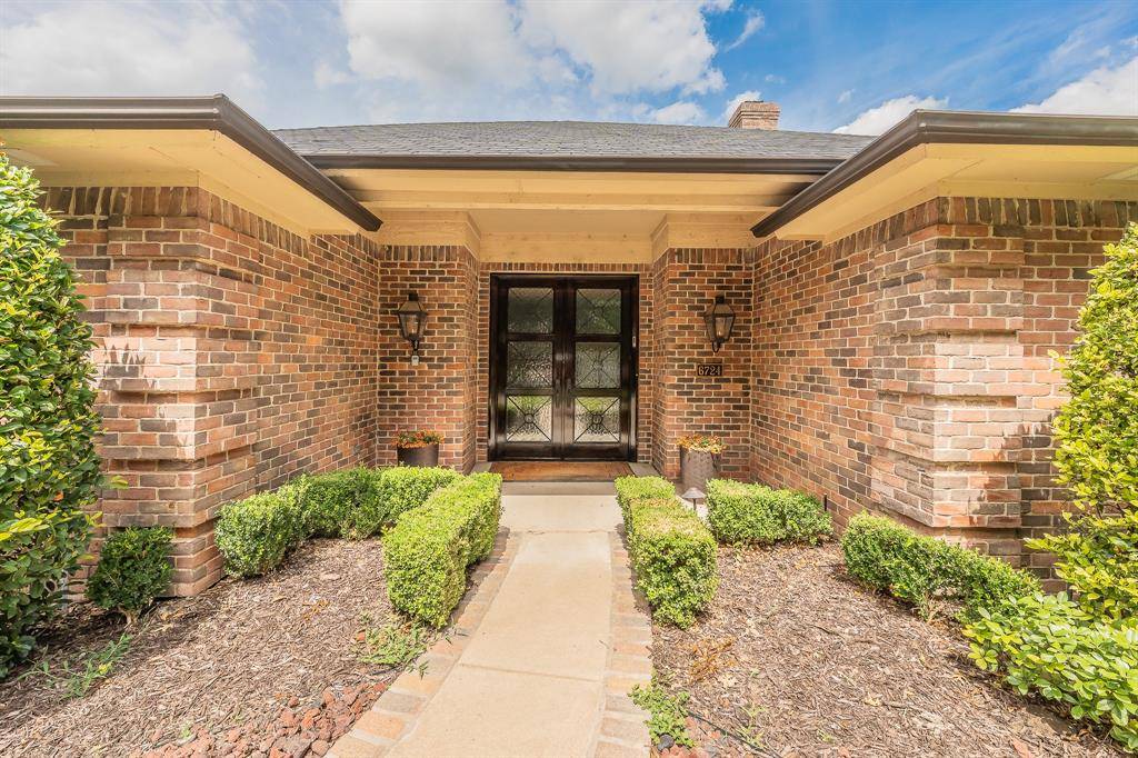 6724 Blue Meadow Drive, Fort Worth, TX 76132