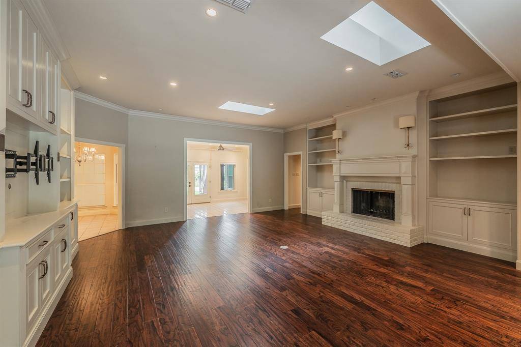 6724 Blue Meadow Drive, Fort Worth, TX 76132