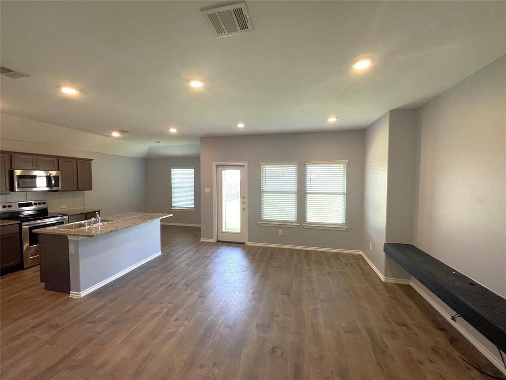 825 Alton Drive, Aubrey, TX 76227