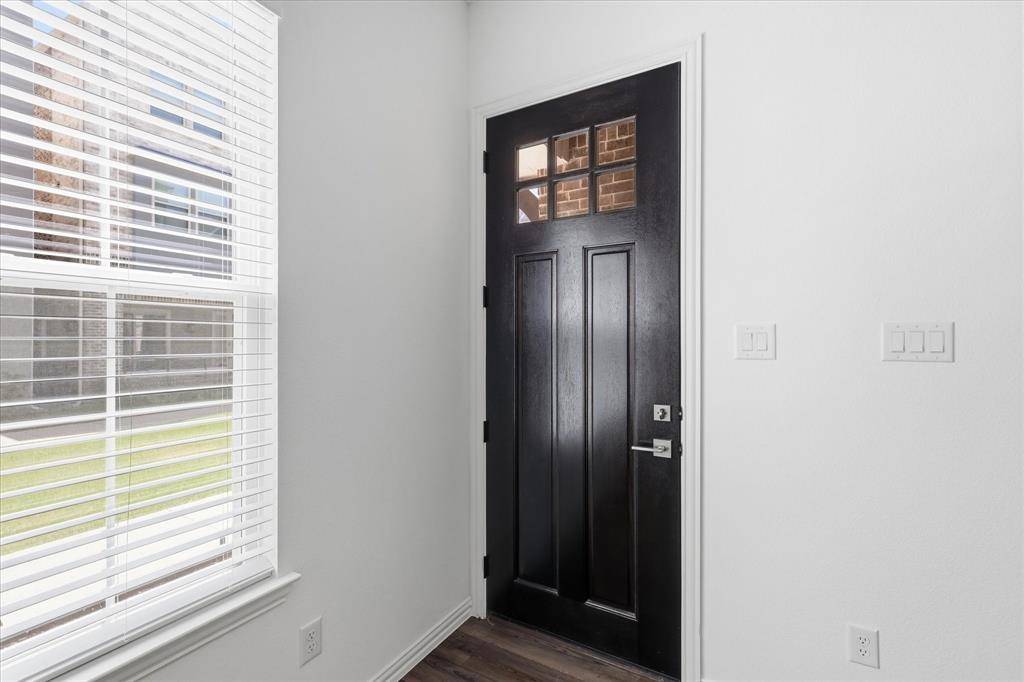 7572 Laburnam Road, Dallas, TX 75228