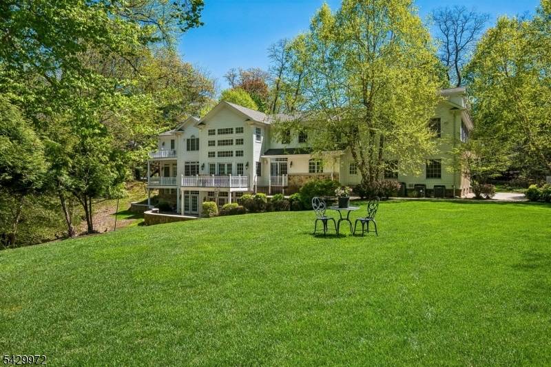 9 Bishops Ln, Millburn Twp., NJ 07078