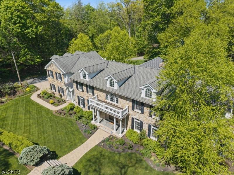 9 Bishops Ln, Millburn Twp., NJ 07078