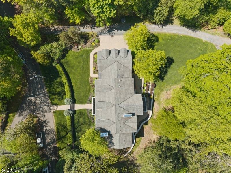 9 Bishops Ln, Millburn Twp., NJ 07078