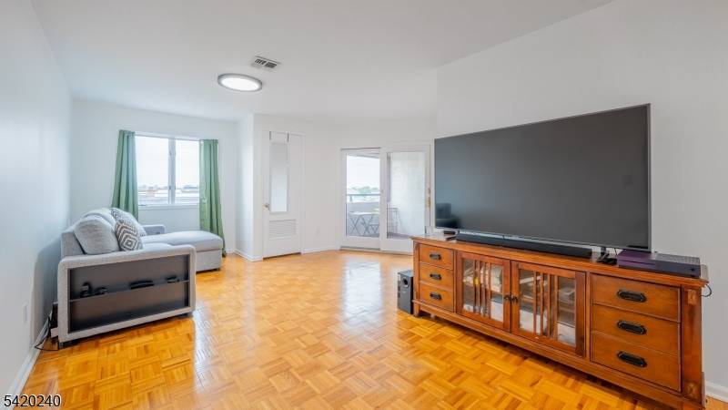 41-51 Wilson Ave #4i, Newark City, NJ 07105